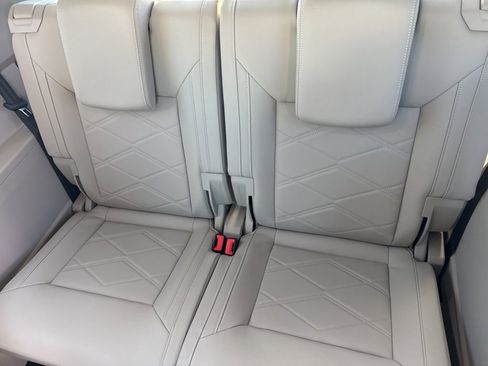 New 2026 Volkswagen Atlas SE image 12