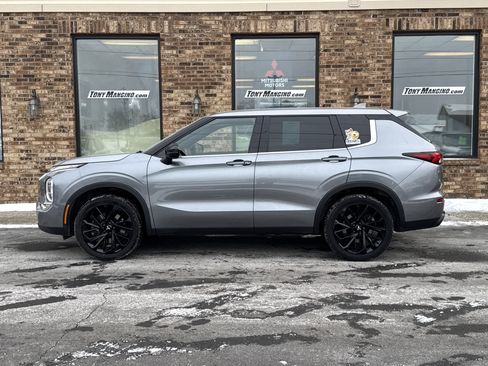 Used 2022 Mitsubishi Outlander SEL Black Edition image 2