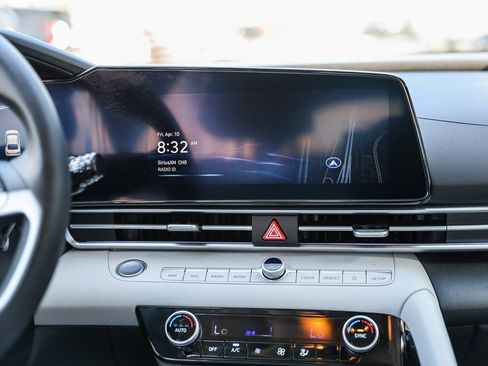 Certified 2024 Hyundai Elantra Limited image 14