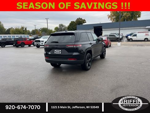 New 2025 Jeep Grand Cherokee Limited w/ Luxury Tech Group II image 12