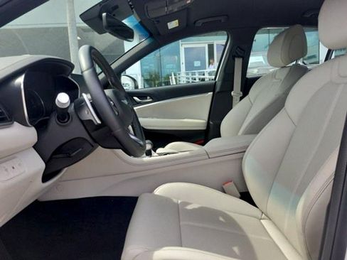 Used 2025 Genesis G70 2.5T RWD image 17
