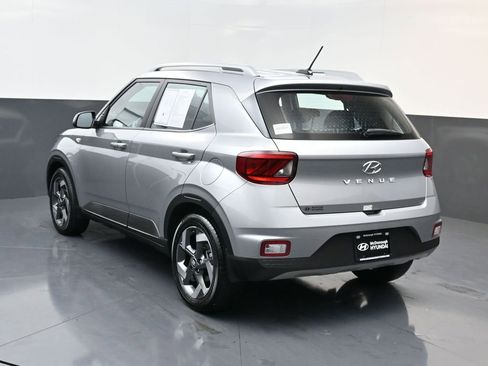 Certified 2025 Hyundai Venue SEL image 6