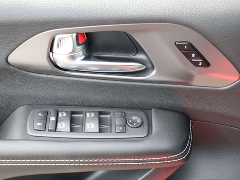 New 2026 Chrysler Pacifica Select image 7