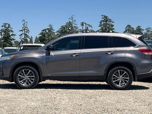 Used 2019 Toyota Highlander XLE AWD/4WD image 6