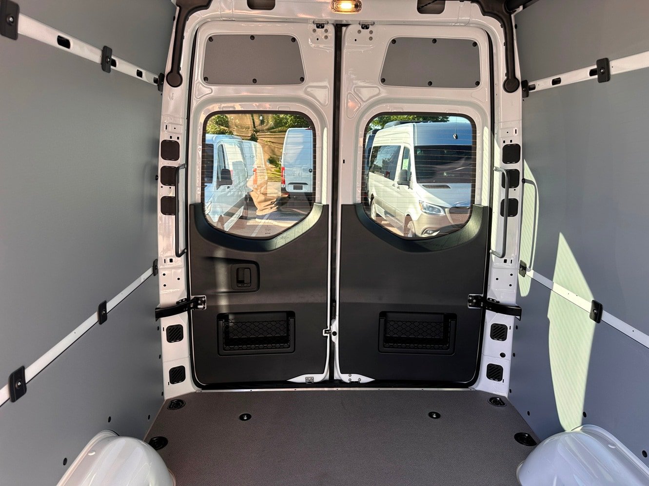 Used 2025 Mercedes-Benz Sprinter 2500 image 18