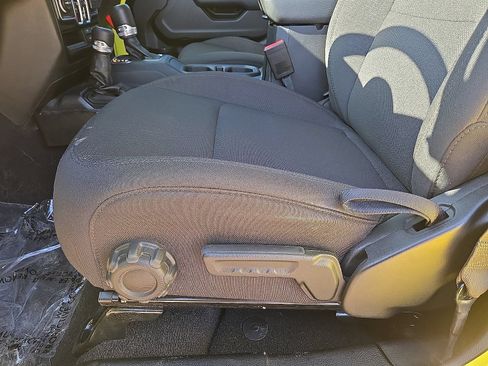 Used 2023 Jeep Wrangler Unlimited AWD/4WD image 24