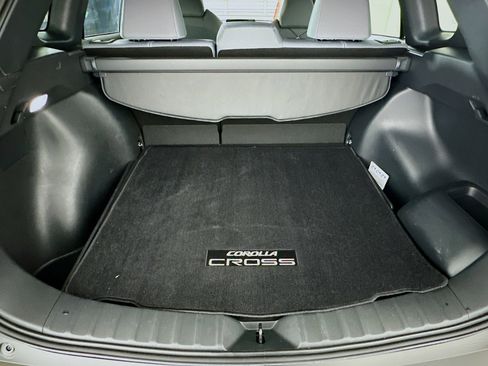 Used 2024 Toyota Corolla Cross SE w/ Moonroof Package image 31