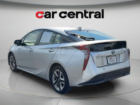Used 2016 Toyota Prius Three Touring FWD image 3