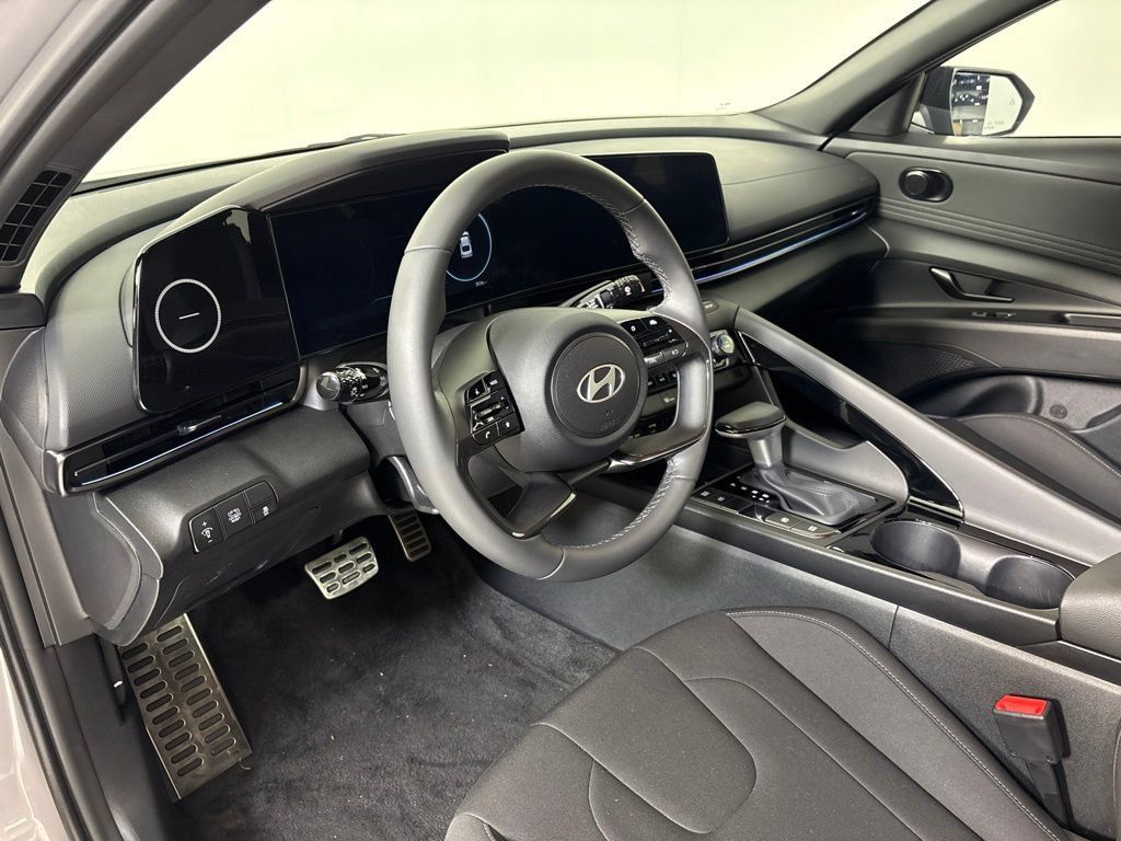 New 2025 Hyundai Elantra SEL FWD image 16