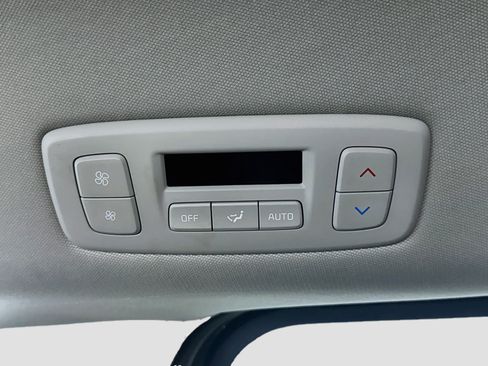 Used 2025 Kia Carnival FWD image 28