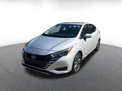 Used 2025 Nissan Versa SV image 7