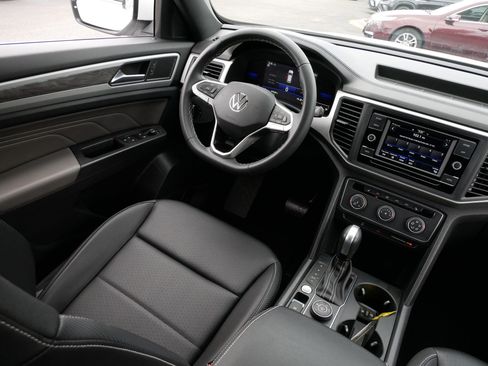 Certified 2023 Volkswagen Atlas Cross Sport SE AWD/4WD image 9