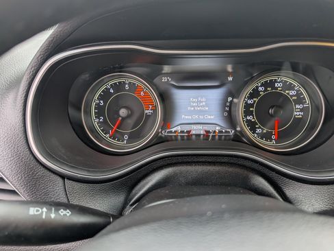 Used 2019 Jeep Cherokee Limited image 18