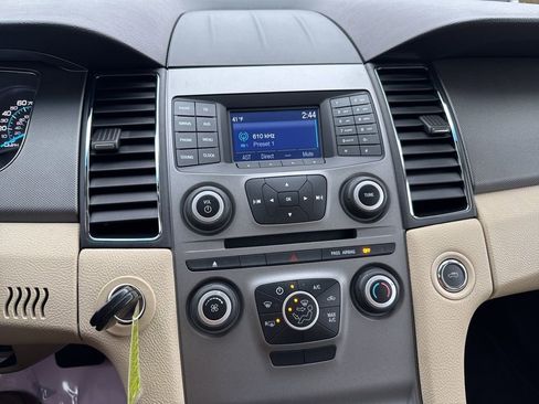 Used 2018 Ford Taurus SE image 26