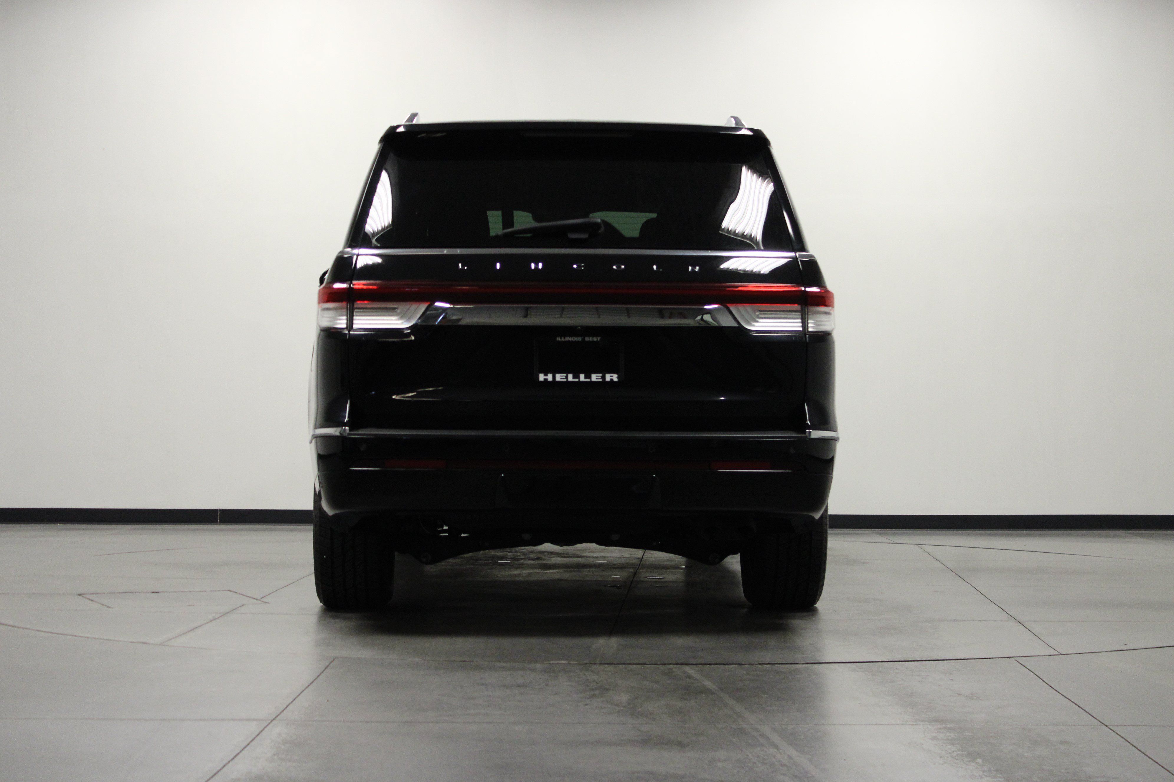 Used 2023 Lincoln Navigator 2WD image 5
