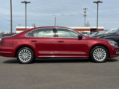 Used 2017 Volkswagen Passat 1.8T SE w/ SE Lighting Package FWD image 3