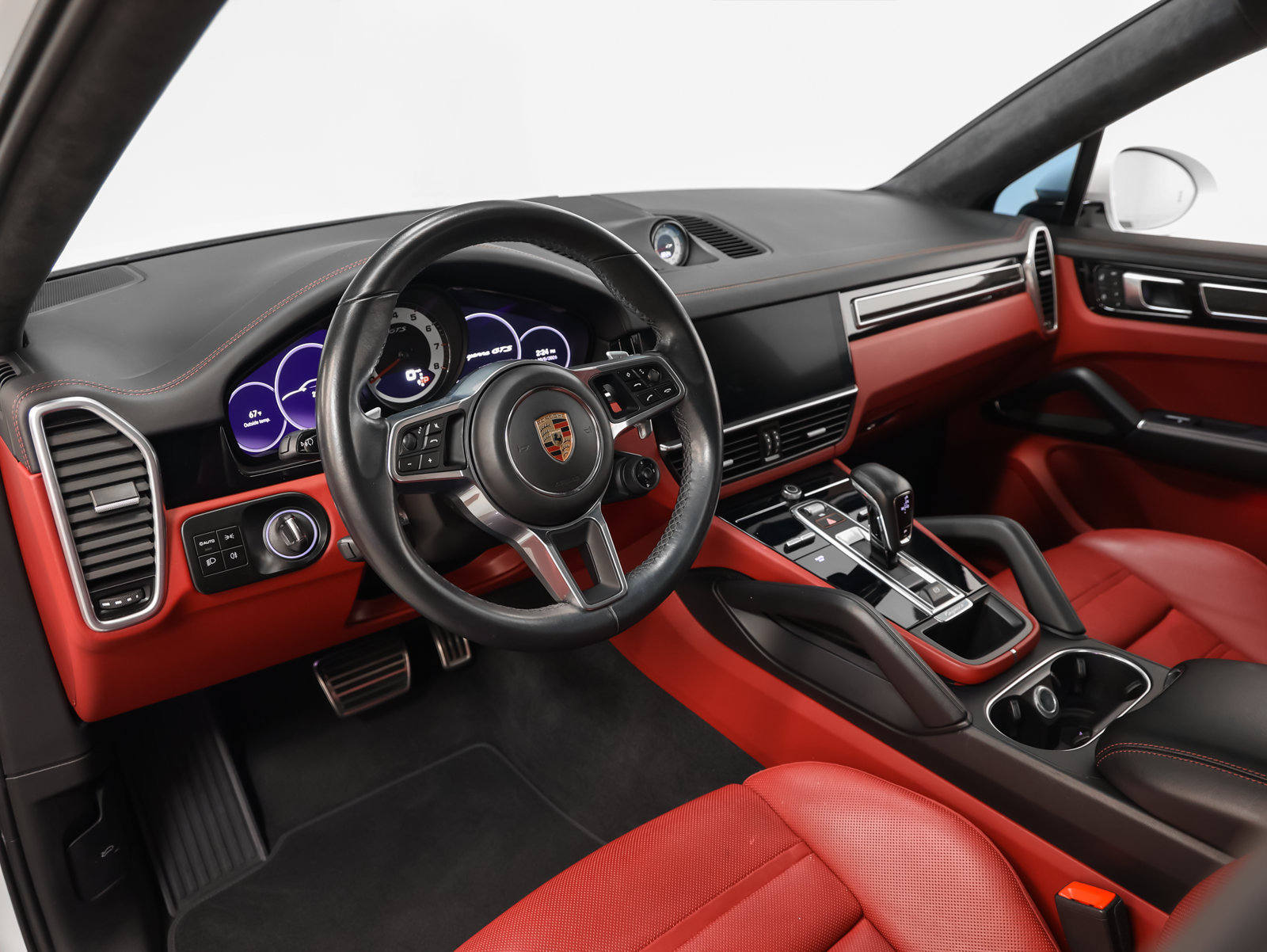 Certified 2022 Porsche Cayenne GTS w/ Premium Package Plus AWD/4WD image 48