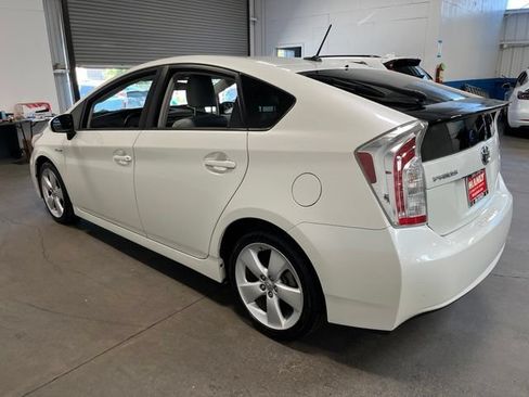 Used 2015 Toyota Prius Five w/ Advanced Technology Package FWD image 5
