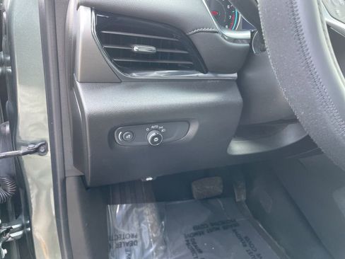 Used 2023 Chevrolet Traverse LT image 9