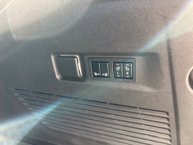 Used 2021 GMC Yukon XL AT4 w/ AT4 Premium Plus Package AWD/4WD image 28