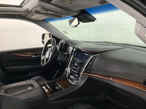 Used 2015 Cadillac Escalade Premium image 26