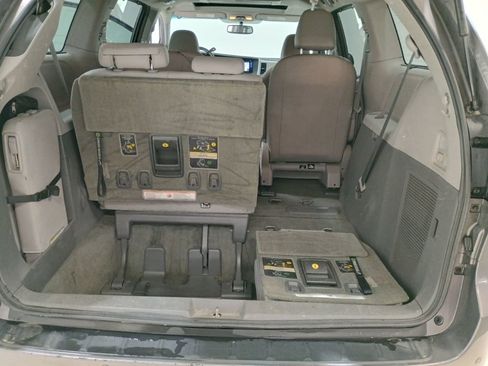 Used 2016 Toyota Sienna L image 25