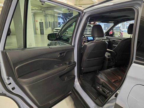 Used 2022 Honda Pilot TrailSport image 17