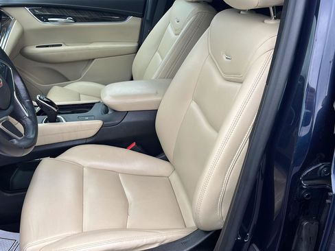 Used 2017 Cadillac XT5 FWD image 19