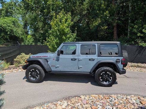 Used 2025 Jeep Wrangler Unlimited Rubicon AWD/4WD image 2