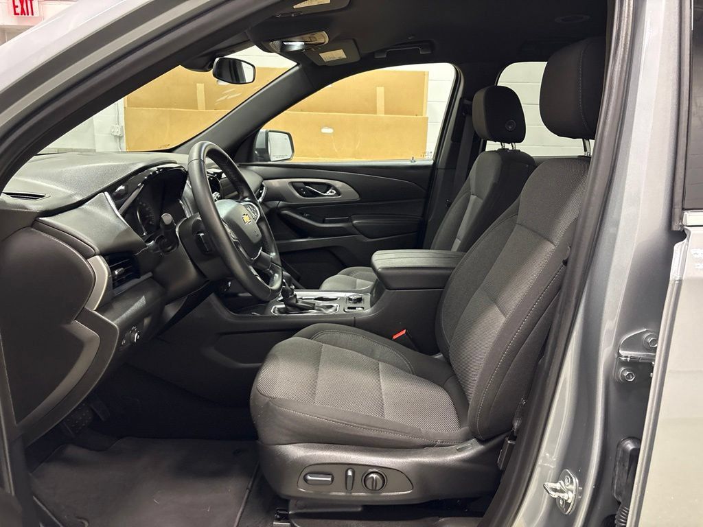 Used 2023 Chevrolet Traverse LT AWD/4WD image 16