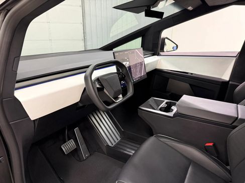 Used 2024 Tesla Cybertruck AWD Crew Cab image 14
