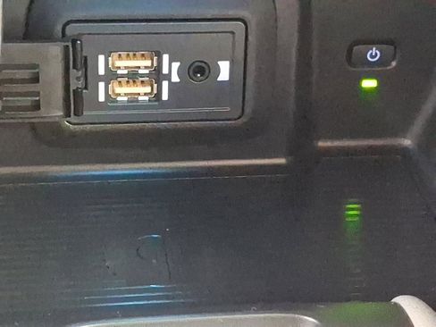 Used 2022 Toyota Venza LE image 25