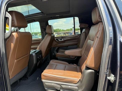 Used 2021 Chevrolet Suburban High Country w/ Premium Package AWD/4WD image 15