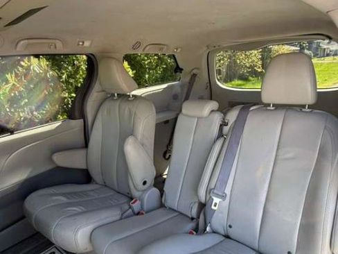 Used 2011 Toyota Sienna XLE w/ Premium Pkg FWD image 15