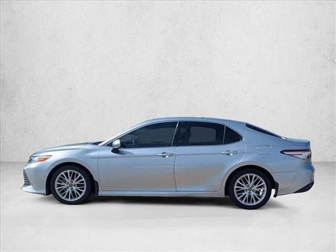 Used 2018 Toyota Camry XLE FWD image 5