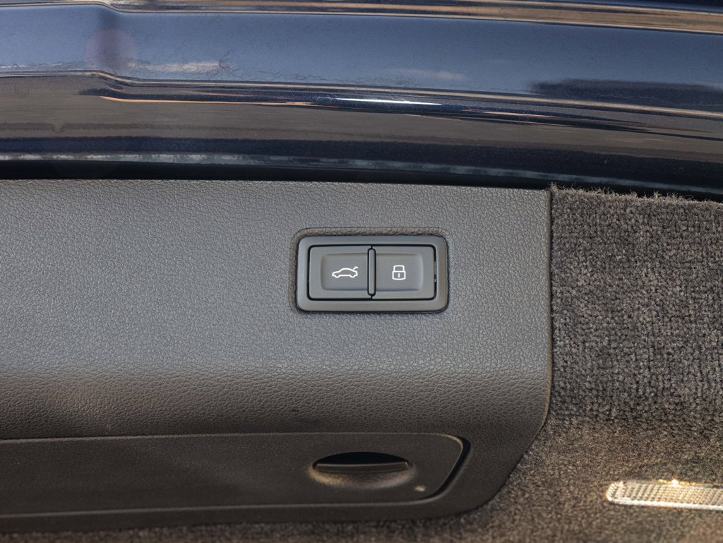 Used 2025 Bentley Bentayga AWD/4WD image 65