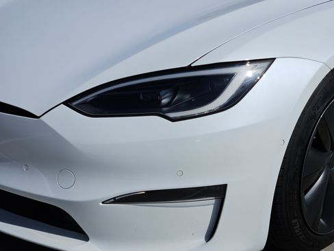 Used 2022 Tesla Model S image 12