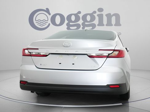 Used 2026 Toyota Camry LE w/ Convenience Package FWD image 13