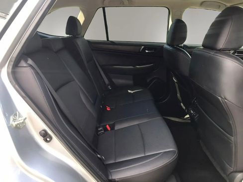 Used 2018 Subaru Outback 2.5i Limited AWD/4WD image 3