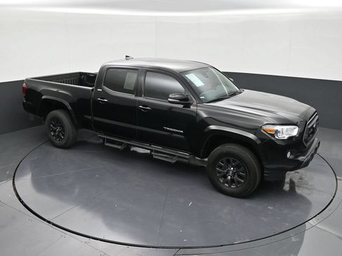 Used 2023 Toyota Tacoma SR5 w/ Technology Package AWD/4WD image 18