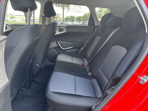 Used 2025 Kia Soul LX w/ LX Technology Package FWD image 21