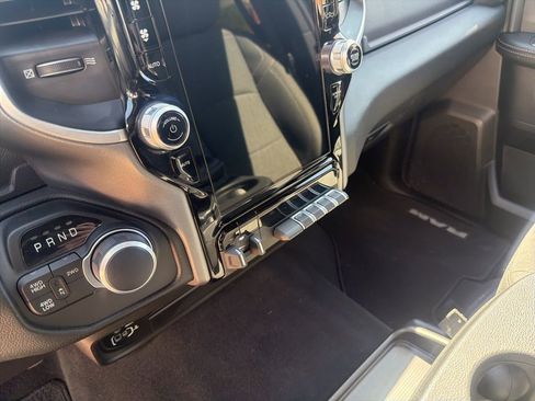 Used 2024 RAM 2500 Big Horn w/ Sport Appearance Package image 14