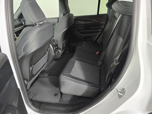 New 2025 Jeep Grand Cherokee Laredo image 25