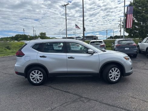 Used 2019 Nissan Rogue S AWD/4WD image 2