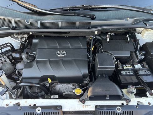 Used 2013 Toyota Sienna L image 23