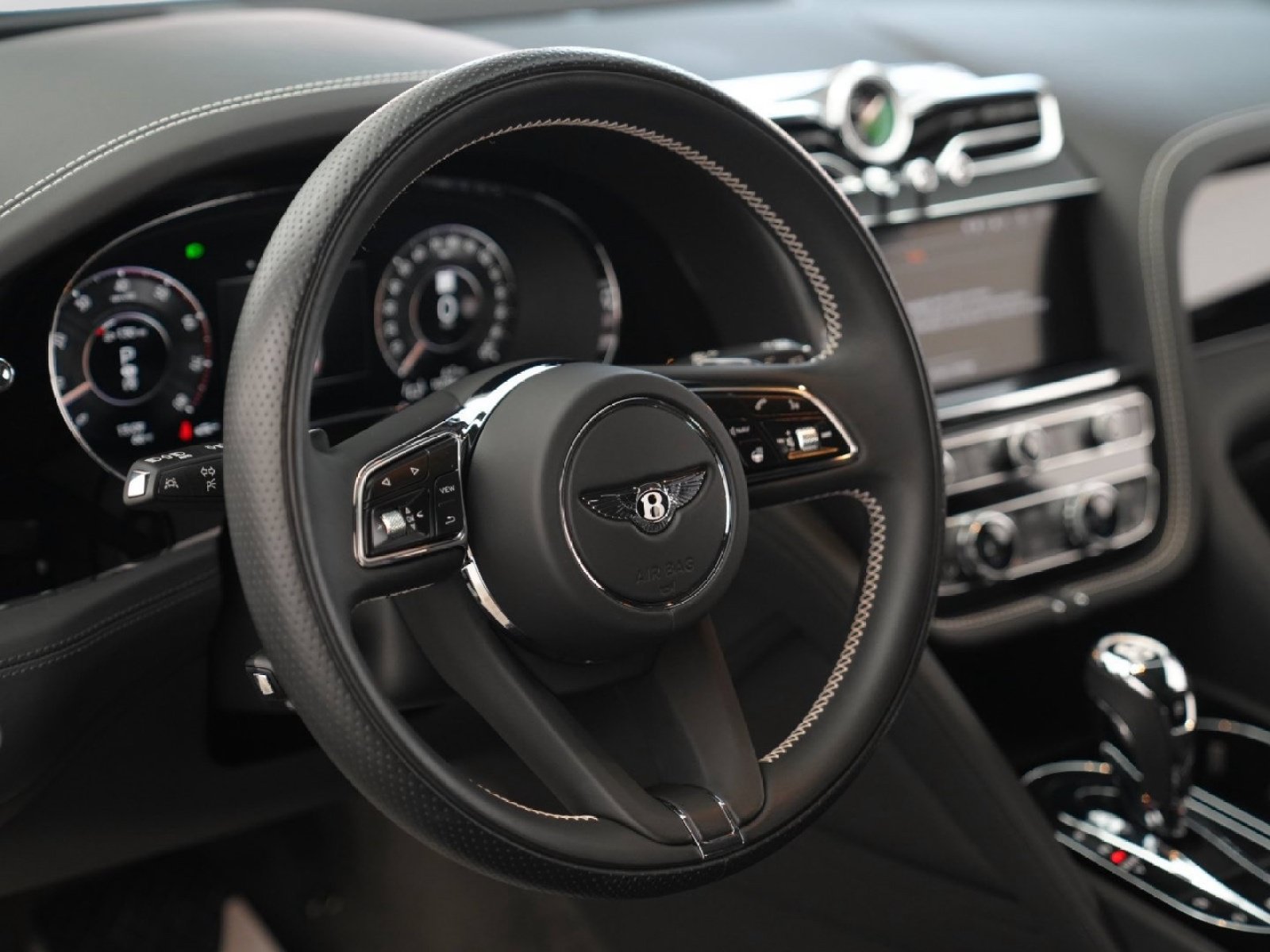 Used 2024 Bentley Bentayga AWD/4WD image 11