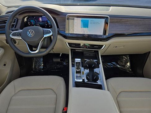 Certified 2025 Volkswagen Atlas SEL image 17