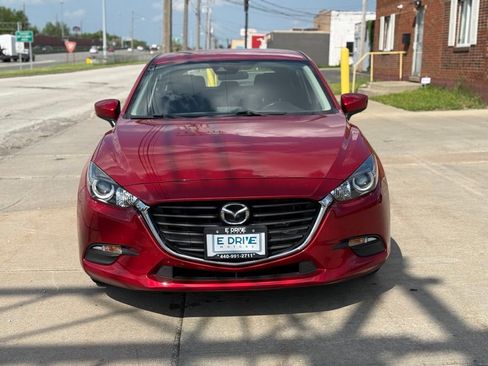 Used 2018 MAZDA MAZDA3 Sport FWD image 2