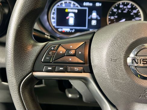 Used 2018 Nissan Kicks SV image 18