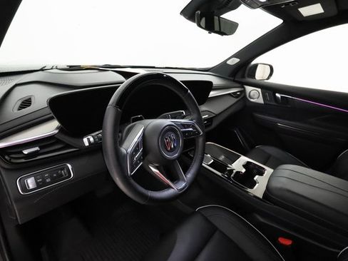 Certified 2025 Buick Enclave Avenir image 10